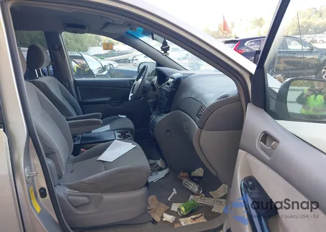 2004 Toyota Sienna Le from USA, damaged, VIN 5TDZA23C44S113846